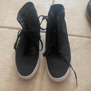❌❌SOLD❌❌WOMENS BLACK HIGH TOP VANS SIZE 8
